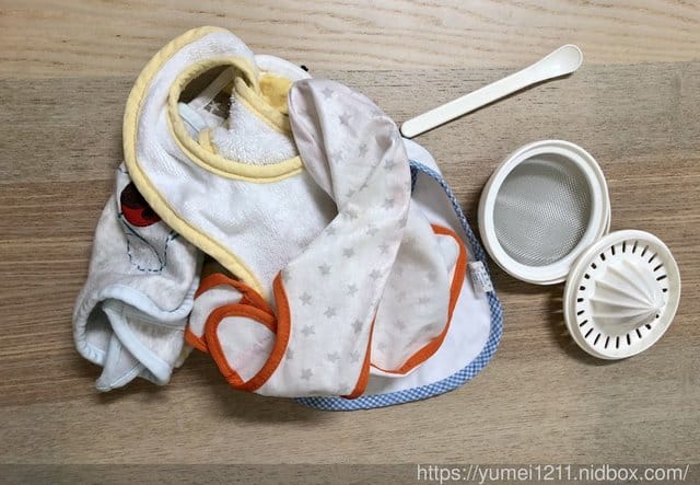 寶寶吃飯的好幫手【BAILEY貝睿哺育用品-BAILEY 矽膠圍兜餐墊禮盒(藍)】 虎寶7M2D