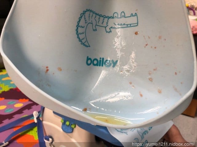 寶寶吃飯的好幫手【BAILEY貝睿哺育用品-BAILEY 矽膠圍兜餐墊禮盒(藍)】 虎寶7M2D