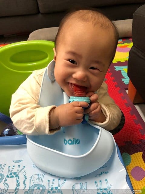 寶寶吃飯的好幫手【BAILEY貝睿哺育用品-BAILEY 矽膠圍兜餐墊禮盒(藍)】 虎寶7M2D