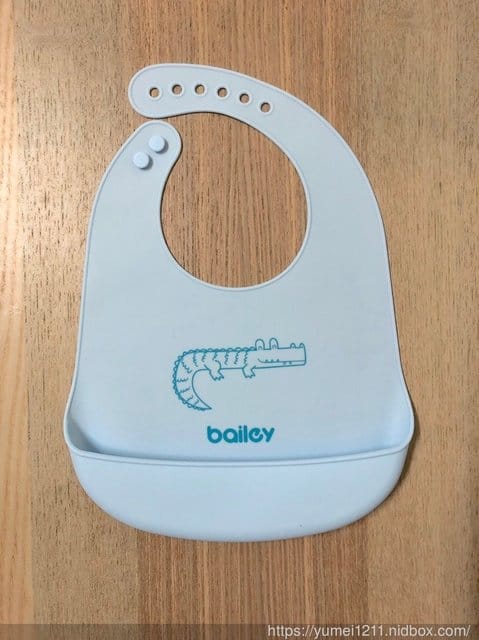 寶寶吃飯的好幫手【BAILEY貝睿哺育用品-BAILEY 矽膠圍兜餐墊禮盒(藍)】 虎寶7M2D
