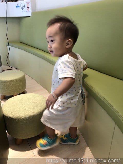 【虎寶1Y2M第一次的牙醫,被告知唇繫帶過緊…….會影響咬合不正】 - 第3張圖 【虎寶1Y2M第一次的牙醫,被告知唇繫帶過緊…….會影響咬合不正】