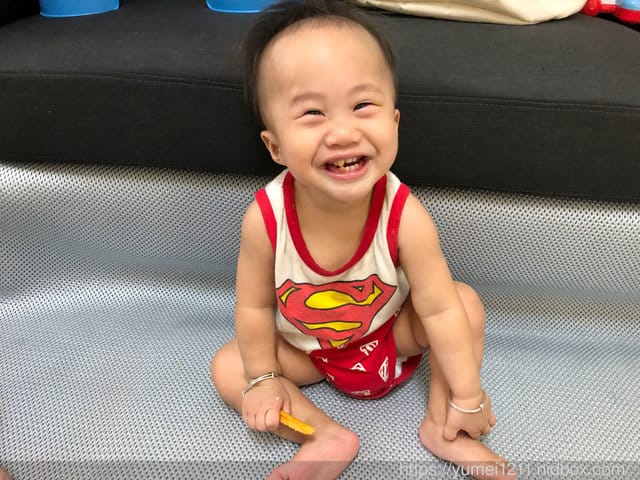【虎寶1Y2M第一次的牙醫,被告知唇繫帶過緊…….會影響咬合不正】 - 第4張圖 【虎寶1Y2M第一次的牙醫,被告知唇繫帶過緊…….會影響咬合不正】