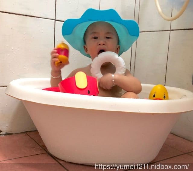【 EXPECT傳佳知寶】babyhood可達鴨洗頭帽,讓寶寶慢慢愛上洗頭 - 第6張圖 【 EXPECT傳佳知寶】babyhood可達鴨洗頭帽,讓寶寶慢慢愛上洗頭