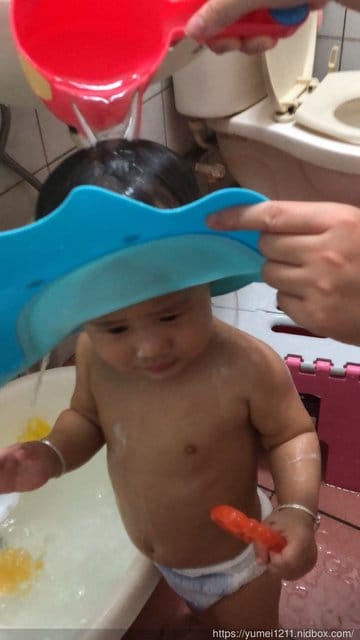 【 EXPECT傳佳知寶】babyhood可達鴨洗頭帽,讓寶寶慢慢愛上洗頭 - 第12張圖 【 EXPECT傳佳知寶】babyhood可達鴨洗頭帽,讓寶寶慢慢愛上洗頭