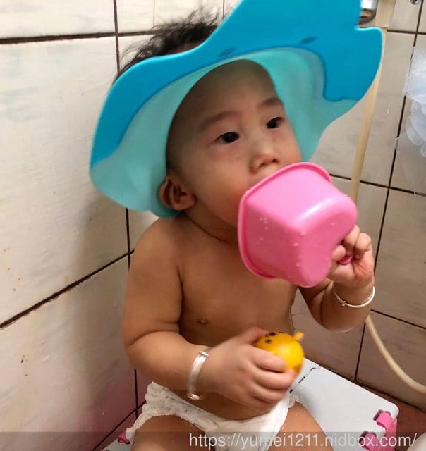 【 EXPECT傳佳知寶】babyhood可達鴨洗頭帽,讓寶寶慢慢愛上洗頭 - 第13張圖 【 EXPECT傳佳知寶】babyhood可達鴨洗頭帽,讓寶寶慢慢愛上洗頭