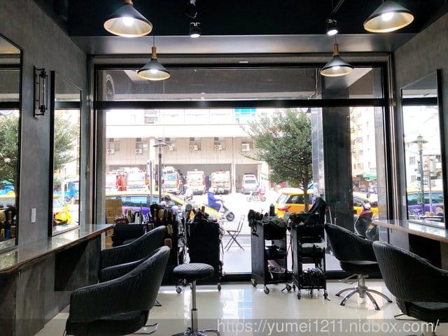 台中∣一中∣益民商圈∣夜間美髮【Virus Hair24hr沙龍剪燙髮】深夜不斷電美髮，晚上不再只有美食~日夜間髮廊