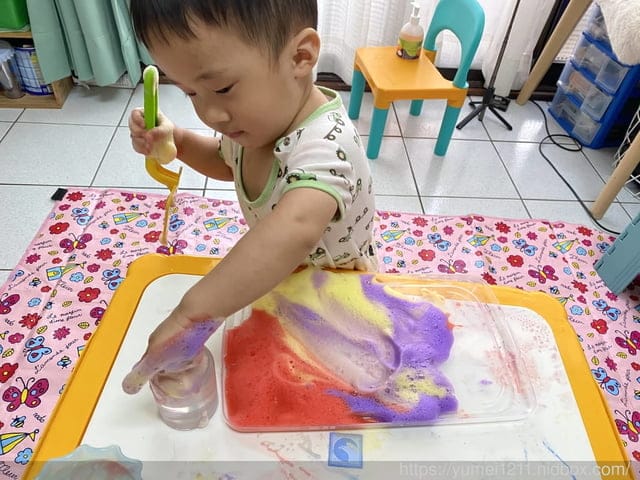 【共學】讓孩子玩中學,學中玩,自製繽紛的泡泡,讓寶寶愛上顏料 - 第11張圖 【共學】讓孩子玩中學,學中玩,自製繽紛的泡泡,讓寶寶愛上顏料