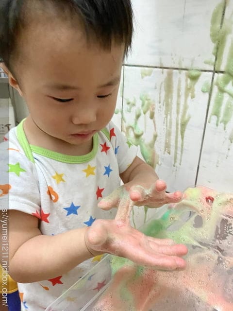 【共學】讓孩子玩中學,學中玩,自製繽紛的泡泡,讓寶寶愛上顏料 - 第10張圖 【共學】讓孩子玩中學,學中玩,自製繽紛的泡泡,讓寶寶愛上顏料