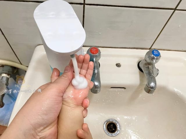 【fuwaly洗手機】微笑泡沫式自動感應洗手機/給皂器,讓孩子主動去洗手趣 - 第25張圖 【fuwaly洗手機】微笑泡沫式自動感應洗手機/給皂器,讓孩子主動去洗手趣