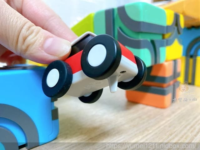 益智玩具【 Qbi 益智磁吸軌道玩具】玩與創造兼具,無限擴充的磁力建構軌道車、開發幼兒大腦淺能,台灣在地製造設計 l 啟蒙玩具 - 第17張圖 益智玩具【 Qbi 益智磁吸軌道玩具】玩與創造兼具,無限擴充的磁力建構軌道車、開發幼兒大腦淺能,台灣在地製造設計 l 啟蒙玩具