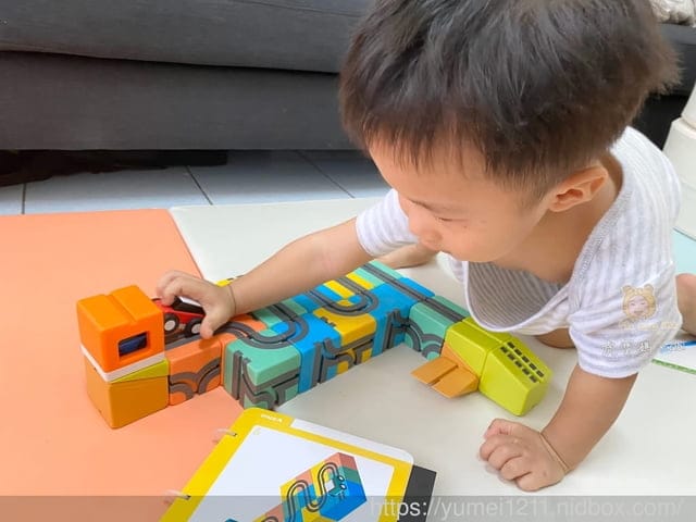 益智玩具【 Qbi 益智磁吸軌道玩具】玩與創造兼具,無限擴充的磁力建構軌道車、開發幼兒大腦淺能,台灣在地製造設計 l 啟蒙玩具 - 第41張圖 益智玩具【 Qbi 益智磁吸軌道玩具】玩與創造兼具,無限擴充的磁力建構軌道車、開發幼兒大腦淺能,台灣在地製造設計 l 啟蒙玩具