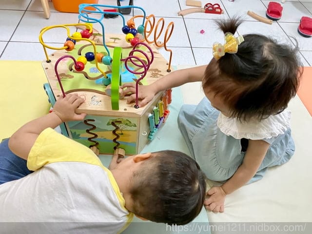 學齡前啟蒙-Teamson-幼兒遊樂園木製七面益智繞珠玩具