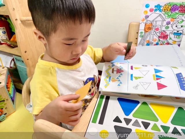 【N次貼兒童幼教系列】N次貼創意手冊將畫帶入創作遊戲,畫軸與描圖彩繪勞作本 - 第17張圖 【N次貼兒童幼教系列】N次貼創意手冊將畫帶入創作遊戲,畫軸與描圖彩繪勞作本