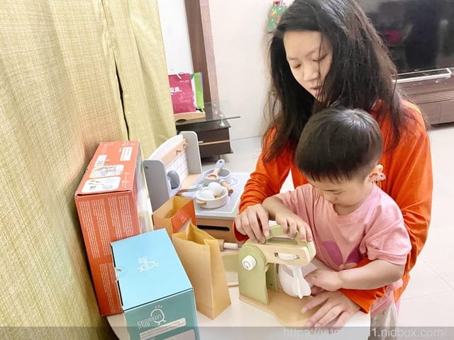 兒童玩具廚具系列/想像遊戲推薦-Teamson木製法蘭克福桌上型廚房玩具/木製玩具立式攪拌機組 - 第22張圖 兒童玩具廚具系列/想像遊戲推薦-Teamson木製法蘭克福桌上型廚房玩具/木製玩具立式攪拌機組