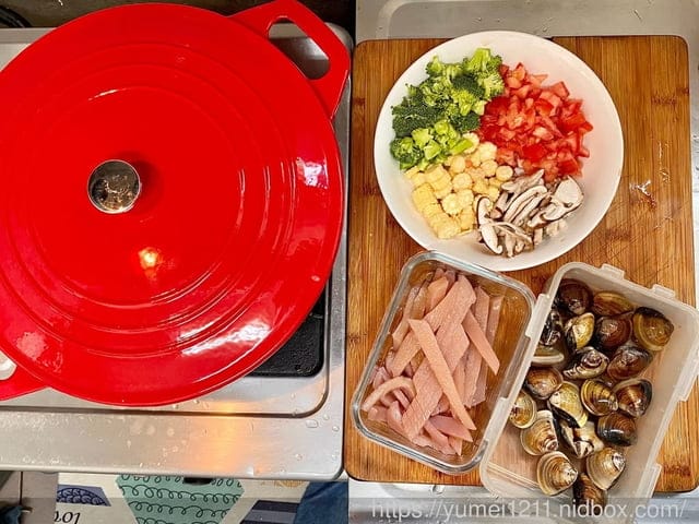 鑄鐵鍋家常料理食譜-【Amercook】LA PLURIEL系列30cm多彩加厚白琺瑯鑄鐵鍋-超值組(赫本紅 - 第6張圖 鑄鐵鍋家常料理食譜-【Amercook】LA PLURIEL系列30cm多彩加厚白琺瑯鑄鐵鍋-超值組(赫本紅