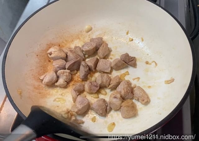 鑄鐵鍋家常料理食譜-【Amercook】LA PLURIEL系列30cm多彩加厚白琺瑯鑄鐵鍋-超值組(赫本紅 - 第19張圖 鑄鐵鍋家常料理食譜-【Amercook】LA PLURIEL系列30cm多彩加厚白琺瑯鑄鐵鍋-超值組(赫本紅