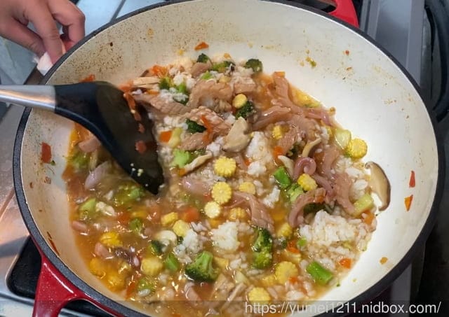 鑄鐵鍋家常料理食譜-【Amercook】LA PLURIEL系列30cm多彩加厚白琺瑯鑄鐵鍋-超值組(赫本紅 - 第8張圖 鑄鐵鍋家常料理食譜-【Amercook】LA PLURIEL系列30cm多彩加厚白琺瑯鑄鐵鍋-超值組(赫本紅