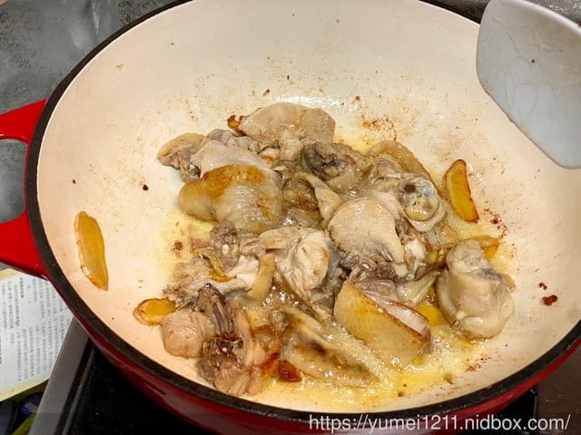 鑄鐵鍋家常料理食譜-【Amercook】LA PLURIEL系列30cm多彩加厚白琺瑯鑄鐵鍋-超值組(赫本紅 - 第26張圖 鑄鐵鍋家常料理食譜-【Amercook】LA PLURIEL系列30cm多彩加厚白琺瑯鑄鐵鍋-超值組(赫本紅