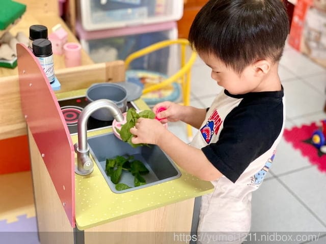 廚房遊戲-Teamson小廚師波爾多木製家家酒玩具小廚房,探索小主廚的夢想世界 - 第9張圖 廚房遊戲-Teamson小廚師波爾多木製家家酒玩具小廚房,探索小主廚的夢想世界
