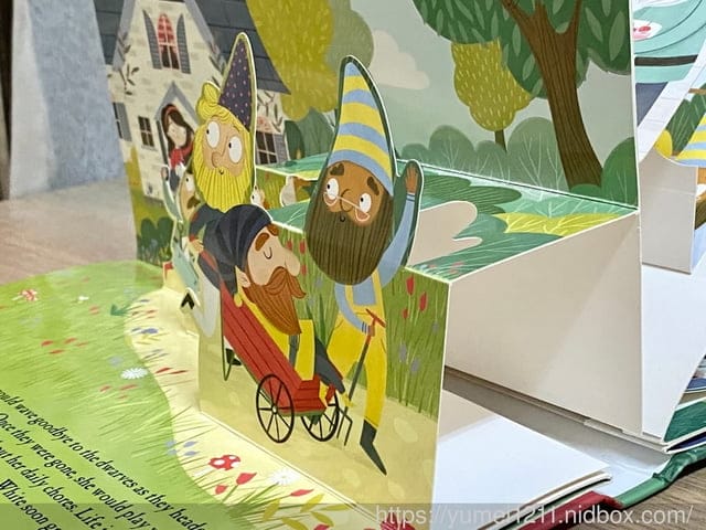 英文童書推薦|貼紙書、立體書、觸摸書、翻翻硬頁書、推拉機關書|0-3寶寶推薦 - 第30張圖 英文童書推薦|貼紙書、立體書、觸摸書、翻翻硬頁書、推拉機關書|0-3寶寶推薦