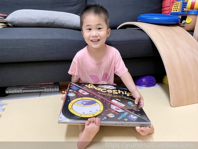 英文童書推薦|貼紙書、立體書、觸摸書、翻翻硬頁書、推拉機關書|0-3寶寶推薦 - 第7張圖 英文童書推薦|貼紙書、立體書、觸摸書、翻翻硬頁書、推拉機關書|0-3寶寶推薦