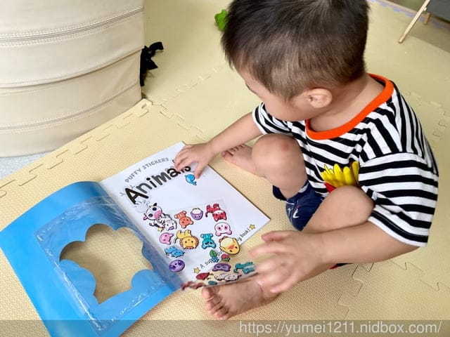 英文童書推薦|貼紙書、立體書、觸摸書、翻翻硬頁書、推拉機關書|0-3寶寶推薦 - 第38張圖 英文童書推薦|貼紙書、立體書、觸摸書、翻翻硬頁書、推拉機關書|0-3寶寶推薦