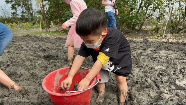 台中親子景點｜螃蟹的匠師-葵海休閒農場｜玩泥巴、抓螃蟹、划船、控窯、玩水｜玩樂分享