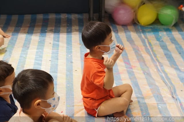 台中幼兒塗鴉課|螢光主題畫畫課|today一起畫|黑暗中作畫|煙火|有影片 - 第7張圖 台中幼兒塗鴉課|螢光主題畫畫課|today一起畫|黑暗中作畫|煙火|有影片
