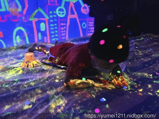 台中幼兒塗鴉課|螢光主題畫畫課|today一起畫|黑暗中作畫|煙火|有影片 - 第21張圖 台中幼兒塗鴉課|螢光主題畫畫課|today一起畫|黑暗中作畫|煙火|有影片