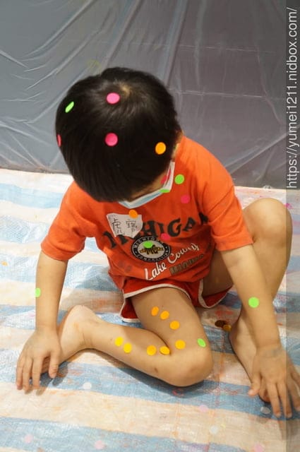 台中幼兒塗鴉課|螢光主題畫畫課|today一起畫|黑暗中作畫|煙火|有影片 - 第12張圖 台中幼兒塗鴉課|螢光主題畫畫課|today一起畫|黑暗中作畫|煙火|有影片