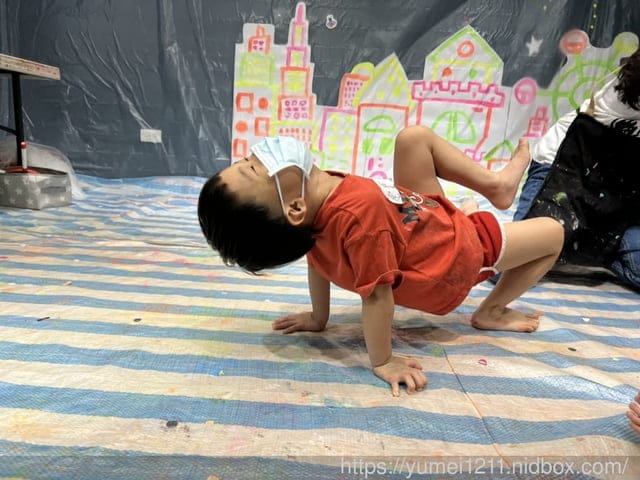 台中幼兒塗鴉課|螢光主題畫畫課|today一起畫|黑暗中作畫|煙火|有影片 - 第10張圖 台中幼兒塗鴉課|螢光主題畫畫課|today一起畫|黑暗中作畫|煙火|有影片