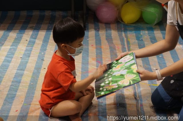 台中幼兒塗鴉課|螢光主題畫畫課|today一起畫|黑暗中作畫|煙火|有影片 - 第6張圖 台中幼兒塗鴉課|螢光主題畫畫課|today一起畫|黑暗中作畫|煙火|有影片