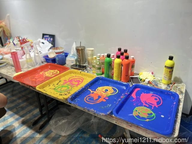 台中幼兒塗鴉課|螢光主題畫畫課|today一起畫|黑暗中作畫|煙火|有影片 - 第3張圖 台中幼兒塗鴉課|螢光主題畫畫課|today一起畫|黑暗中作畫|煙火|有影片