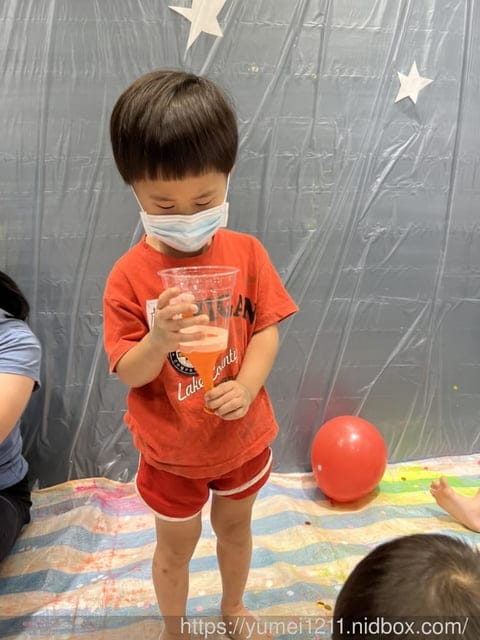 台中幼兒塗鴉課|螢光主題畫畫課|today一起畫|黑暗中作畫|煙火|有影片 - 第11張圖 台中幼兒塗鴉課|螢光主題畫畫課|today一起畫|黑暗中作畫|煙火|有影片
