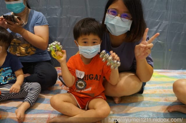 台中幼兒塗鴉課|螢光主題畫畫課|today一起畫|黑暗中作畫|煙火|有影片 - 第4張圖 台中幼兒塗鴉課|螢光主題畫畫課|today一起畫|黑暗中作畫|煙火|有影片