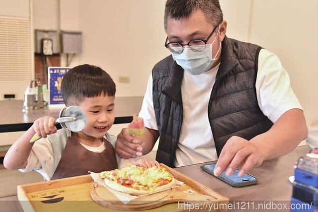 南投埔里親子景點|豐年農場|A套裝行程相當值回票價|免門票、免費導覽採菇、披薩DIY、菇菇彩繪|雨天備案 - 第79張圖 南投埔里親子景點|豐年農場|A套裝行程相當值回票價|免門票、免費導覽採菇、披薩DIY、菇菇彩繪|雨天備案