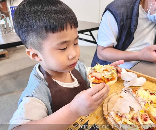 南投埔里親子景點|豐年農場|A套裝行程相當值回票價|免門票、免費導覽採菇、披薩DIY、菇菇彩繪|雨天備案 - 第80張圖 南投埔里親子景點|豐年農場|A套裝行程相當值回票價|免門票、免費導覽採菇、披薩DIY、菇菇彩繪|雨天備案
