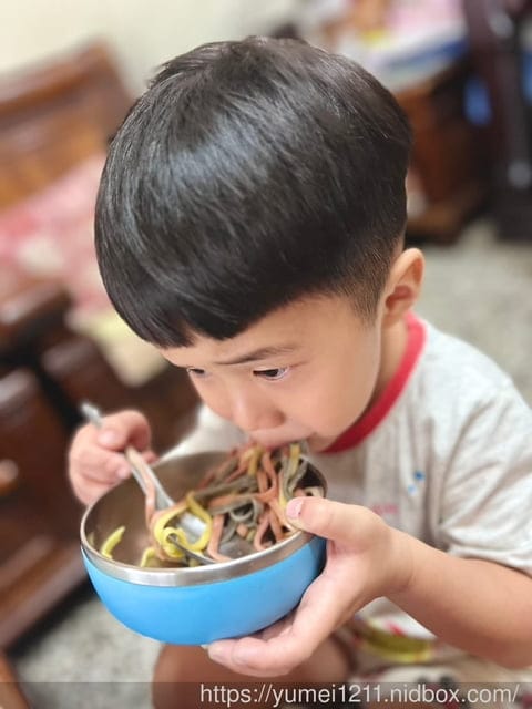 農場美食開箱｜彰化農場｜滇緬台灣黑豬肉臘肉｜滇緬台灣黑豬肉香腸｜八彩麵｜七彩蔬果粄條｜東央酸辣拌醬｜香辣馬告素拌醬