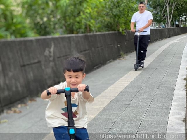 電動滑板車推薦|Waymax Lite-2電動滑板車|孩子放電神器|騎乘在公園裡回頭率超高的 - 第17張圖 電動滑板車推薦|Waymax Lite-2電動滑板車|孩子放電神器|騎乘在公園裡回頭率超高的