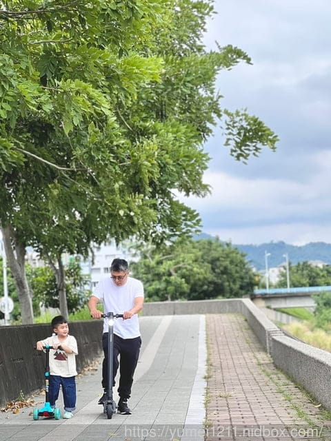 電動滑板車推薦|Waymax Lite-2電動滑板車|孩子放電神器|騎乘在公園裡回頭率超高的 - 第15張圖 電動滑板車推薦|Waymax Lite-2電動滑板車|孩子放電神器|騎乘在公園裡回頭率超高的