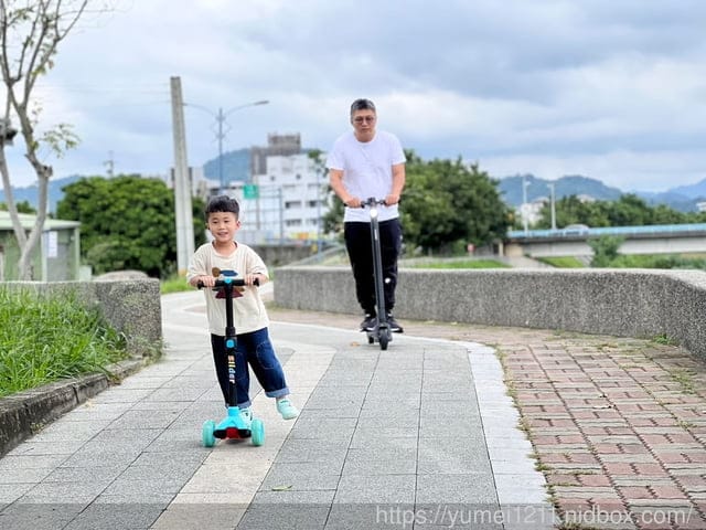 電動滑板車推薦|Waymax Lite-2電動滑板車|孩子放電神器|騎乘在公園裡回頭率超高的 - 第16張圖 電動滑板車推薦|Waymax Lite-2電動滑板車|孩子放電神器|騎乘在公園裡回頭率超高的