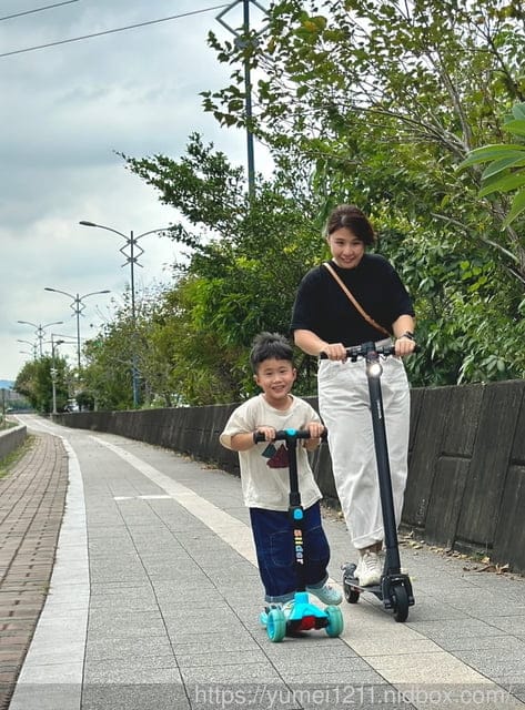 電動滑板車推薦|Waymax Lite-2電動滑板車|孩子放電神器|騎乘在公園裡回頭率超高的 - 第18張圖 電動滑板車推薦|Waymax Lite-2電動滑板車|孩子放電神器|騎乘在公園裡回頭率超高的