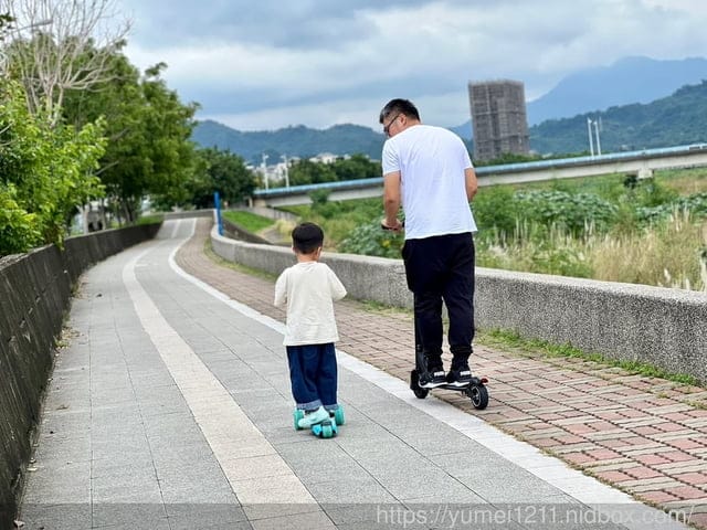 電動滑板車推薦|Waymax Lite-2電動滑板車|孩子放電神器|騎乘在公園裡回頭率超高的 - 第20張圖 電動滑板車推薦|Waymax Lite-2電動滑板車|孩子放電神器|騎乘在公園裡回頭率超高的
