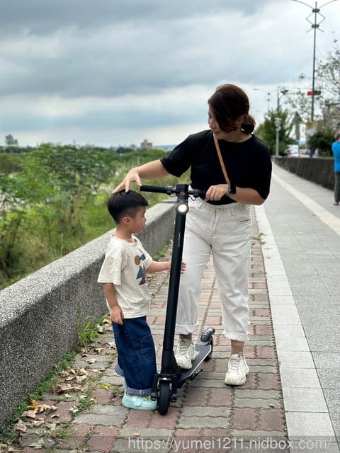 電動滑板車推薦|Waymax Lite-2電動滑板車|孩子放電神器|騎乘在公園裡回頭率超高的 - 第28張圖 電動滑板車推薦|Waymax Lite-2電動滑板車|孩子放電神器|騎乘在公園裡回頭率超高的