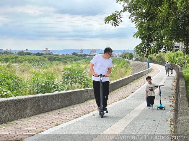 電動滑板車推薦|Waymax Lite-2電動滑板車|孩子放電神器|騎乘在公園裡回頭率超高的 - 第21張圖 電動滑板車推薦|Waymax Lite-2電動滑板車|孩子放電神器|騎乘在公園裡回頭率超高的