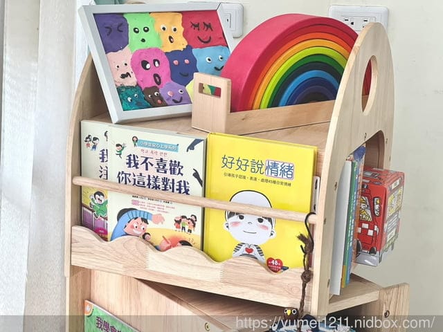 實木旋轉書櫃推薦|兒童傢俱|無限探索旋轉書櫃|Man&Kids寵小孩兒童生活家居|提升孩子的閱讀動機 - 第11張圖 實木旋轉書櫃推薦|兒童傢俱|無限探索旋轉書櫃|Man&Kids寵小孩兒童生活家居|提升孩子的閱讀動機