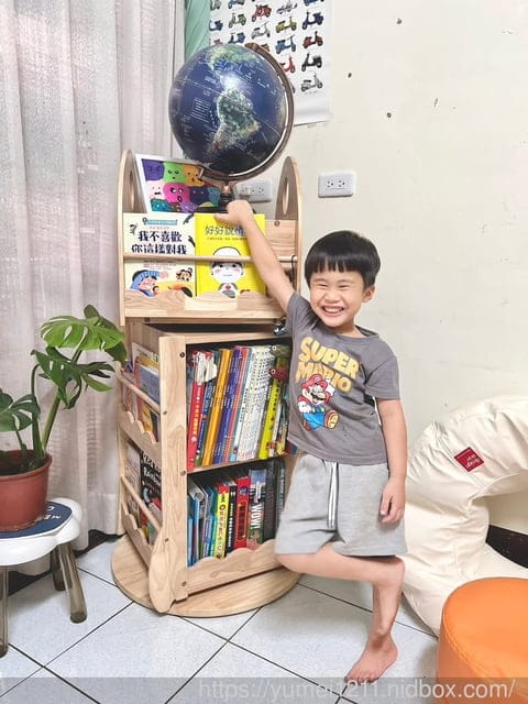實木旋轉書櫃推薦|兒童傢俱|無限探索旋轉書櫃|Man&Kids寵小孩兒童生活家居|提升孩子的閱讀動機 - 第12張圖 實木旋轉書櫃推薦|兒童傢俱|無限探索旋轉書櫃|Man&Kids寵小孩兒童生活家居|提升孩子的閱讀動機