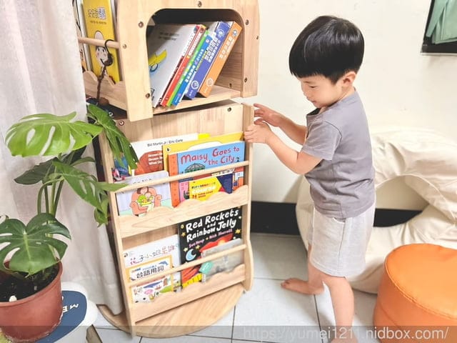 實木旋轉書櫃推薦|兒童傢俱|無限探索旋轉書櫃|Man&Kids寵小孩兒童生活家居|提升孩子的閱讀動機 - 第18張圖 實木旋轉書櫃推薦|兒童傢俱|無限探索旋轉書櫃|Man&Kids寵小孩兒童生活家居|提升孩子的閱讀動機