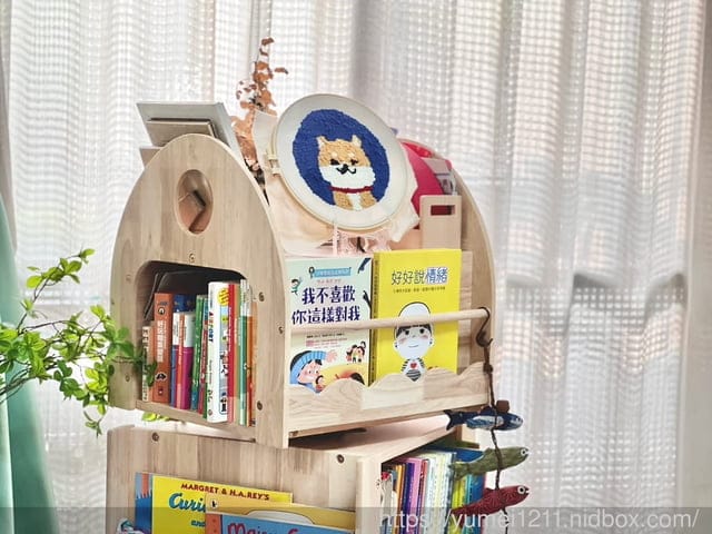 實木旋轉書櫃推薦|兒童傢俱|無限探索旋轉書櫃|Man&Kids寵小孩兒童生活家居|提升孩子的閱讀動機 - 第26張圖 實木旋轉書櫃推薦|兒童傢俱|無限探索旋轉書櫃|Man&Kids寵小孩兒童生活家居|提升孩子的閱讀動機