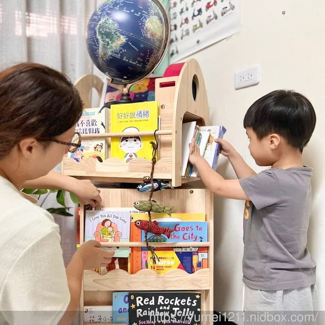 實木旋轉書櫃推薦|兒童傢俱|無限探索旋轉書櫃|Man&Kids寵小孩兒童生活家居|提升孩子的閱讀動機 - 第21張圖 實木旋轉書櫃推薦|兒童傢俱|無限探索旋轉書櫃|Man&Kids寵小孩兒童生活家居|提升孩子的閱讀動機